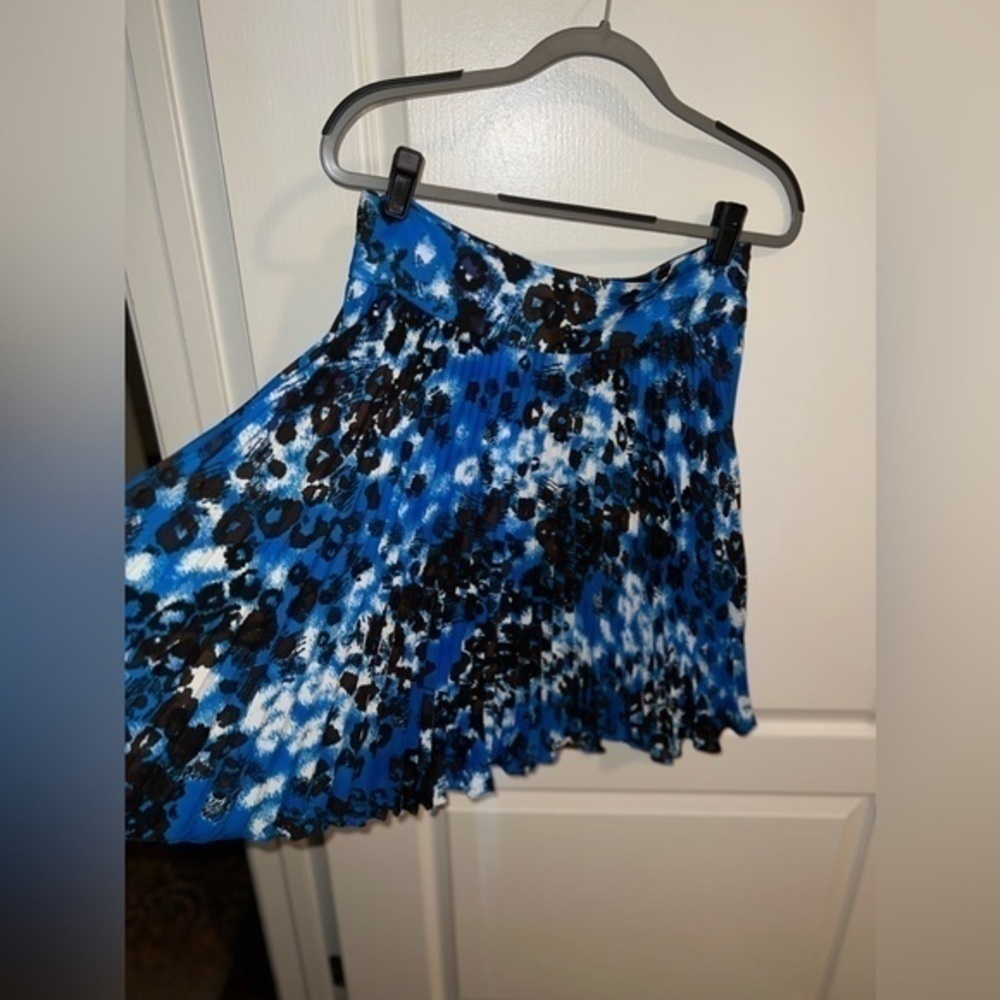 Ann Taylor pleated skirt - size 6 - Picture 11 of 12